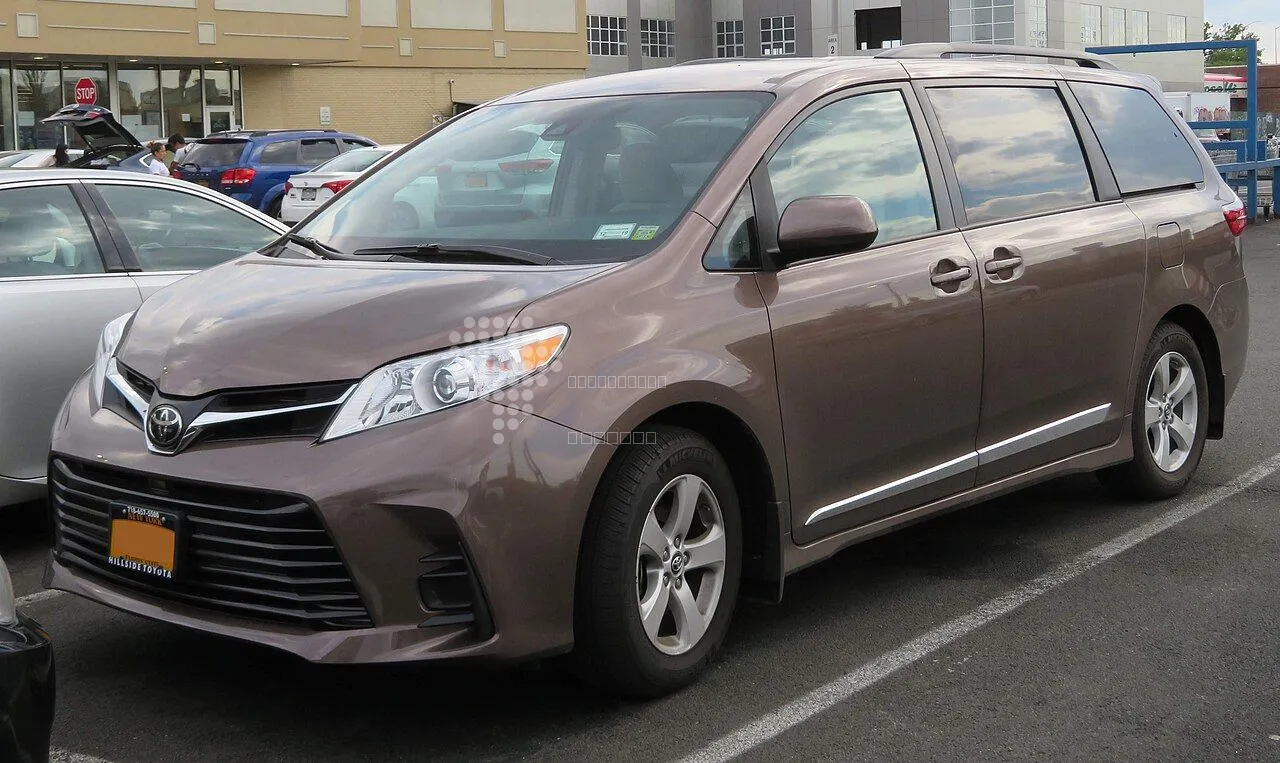 Toyota Sienna LE
